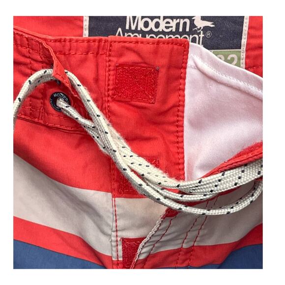 Modern Amusement Striped Board Shorts Size 32 Men Swim Suit - Picture 4 of 9